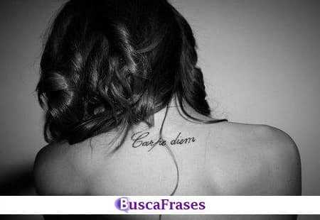 Tatuaje para mujeres en latín